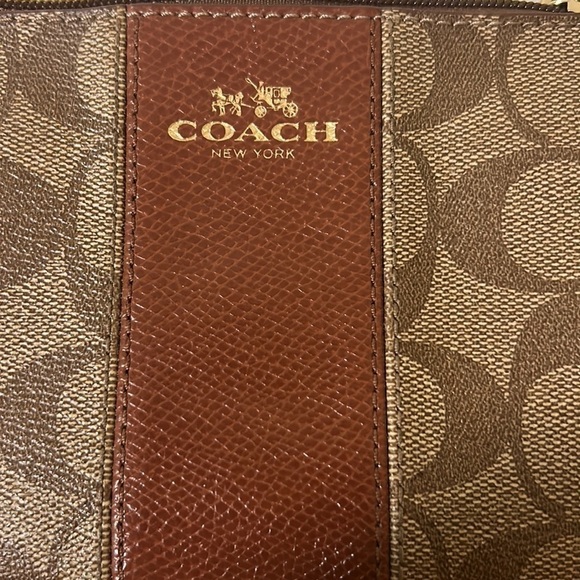 Coach Women’s Wristlet Medium Wrist Purse Bag 2 Inside Pockets - Picture 2 of 6